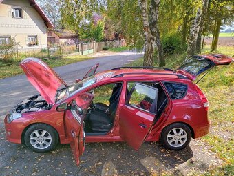 Hyundai i30 CW 1.6Crdi combi 66kw /nová TK/tažné zařízení/ - 11
