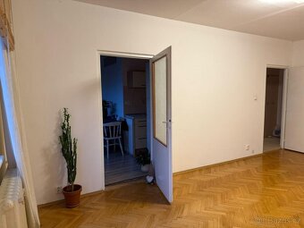 Dlouhodobý pronájem bytu 2+1 68m2 se zaskleným balkónem - 11
