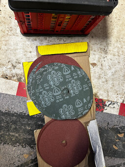 TÉMĚŘ NOVÁ Úhlová bruska 180mm DeWALT DWE4557 - 11