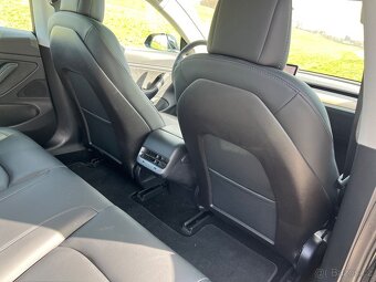 Tesla model 3 Long Range r.v.2019 TOP STAV - 11