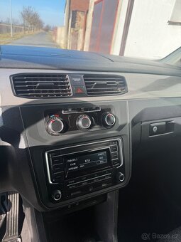VW Caddy 2.0 TDI Naprosto v pořádku 5 mist - 11