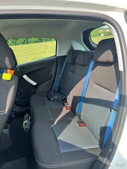 Peugeot 208 - 11