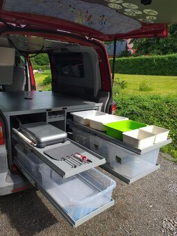 Prodám obytný vůz VW T5 long verze pro 2 osoby - 11