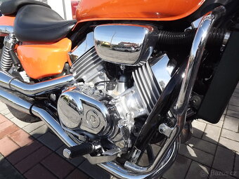 Honda VF 750C Magna - 11