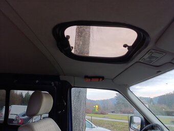 Volkswagen Transporter 2.5 TDi 75kw 5-9míst - 11