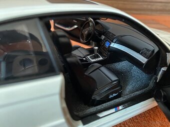 BMW M3 e46 AUTOart 1:18 - 11
