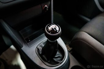 VW Touran 1.6 TDI KLIMA, SERVISKA, 2.MAJ.,TAŽNÉ, ZÁRUKA - 11