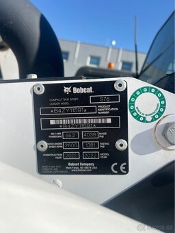 Bobcat S76 – TOP stav, 260 mth, lžíce + paletizační vidle - 11