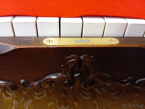 Značkové pianino Schimmel mod.Rococo-Dovoz zdarma - 11