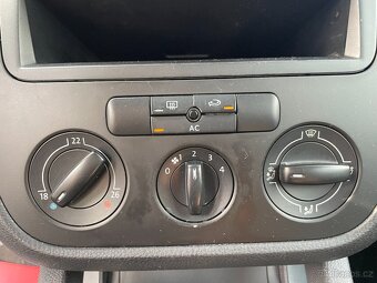 Volkswagen Golf 1,9 TDi 77kW Model BEZ DPF, AC - 11
