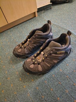 Sedm párů bot - 11