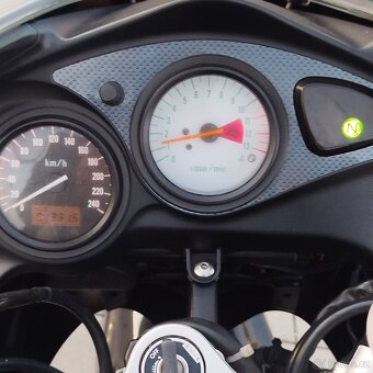 Suzuki SV650s - 11