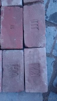 Staré cihly se znakem - 11