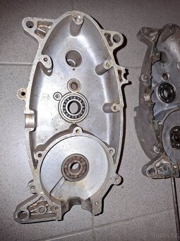 Jawa 50 pionyr - kartery, víka motoru - 11