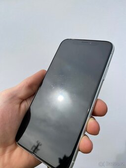 iPhone XR 128gb 100% baterie - 11