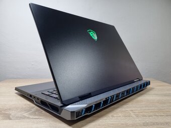 18" 4K_MSI TITAN 18 HX_i9-14900HX_64GB_4TB_RTX 4090 16GB - 11