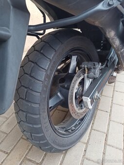 Suzuki DL650 V-Strom - 11