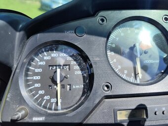 Honda VFR 750 F - 11