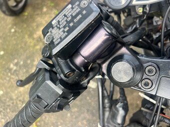 Kawasaki Gpz 750 - 11