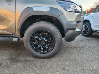 TOYOTA HILUX INVINCIBLE DOUBLE CAB, 2,8D - 4D 150 KW - 11