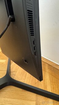 Samsung C24FG73 – 24″ 144 Hz, zakřivený QLED (VA), pivot - 11