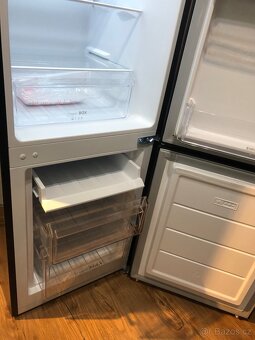 Malá lednice s mrazákem Siguro BF-c241y zánovní - 11