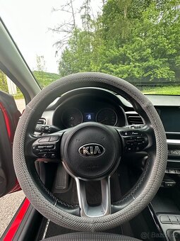 Prodám auto  KIA STONIC 2018 - 11