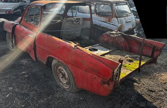 Škoda Octavia 1961 a 1969, na renovaci. Možná doprava. - 11