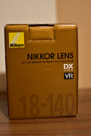 Objektiv Nikkor AF-S DX 18-140mm f/3,5-5,6 G ED VR+slun. clo - 11
