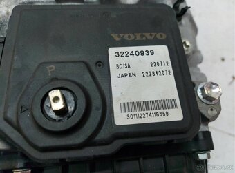 VOLVO XC60 II LIFT B4 2.0B Automatická převodovka Mild Hybri - 11