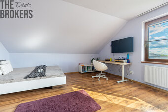 Prodej rodinného domu s novou fasádou, 6+kk, pozemek 956 m2, - 11