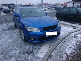 Čierne lesklé mračítka - 11