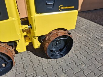 Vibrační válec ježkový Bomag BMP8500 - 11