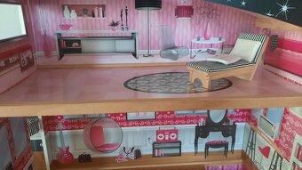 Dřevěný dům pro panenky - 11