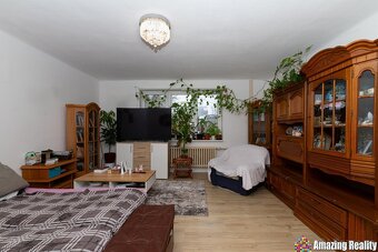 Prodej domu s šesti samostatnými bytovými jednotkami, garáže - 11