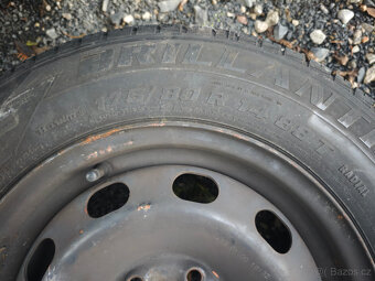 Zimní pneu Continental 195/65 R15 včetně disků a rezervy - 11