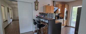 Krásný samostatně stojící dům 5kk na kraji Prahy - Podolanka - 11