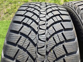 Zánovní zimní pneu Kumho Wintercraft 245/45/19 - 11
