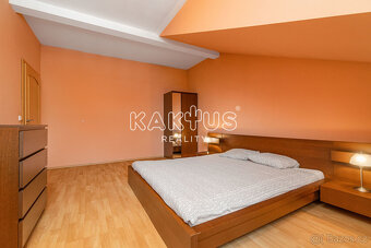 Pronájem zařízeného podkrovního bytu 3+kk (125 m2), ulice Šk - 11