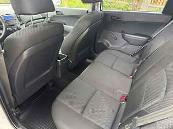 Hyundai i30 CW 1.6Crdi 66kw FIFA - 11