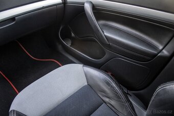Škoda Octavia Combi 2.0 TDI CR DPF RS DSG - 11