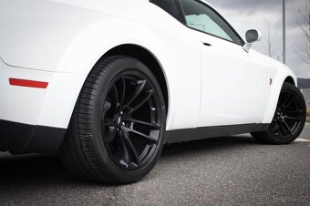 NOVÝ Dodge Challenger SRT 6.4 HEMI - 11