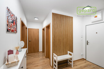 Prostorný byt 3+kk (90 m²) s velkým balkonem a parkovacím st - 11