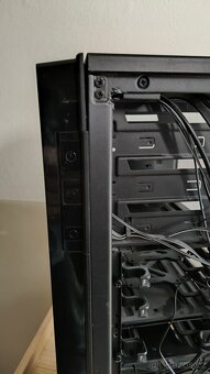 pocitacovy skrin nzxt - 11