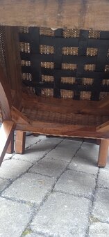 Jídelní masivní dřevěný stůl palisandr+6 ratanových židlí - 11