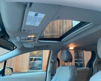 TOYOTA SIENNA HYBRID  (rezervace) - 11