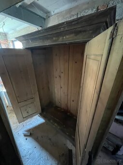 Starožitné skříně 3ks - 11