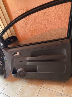 Dvere na  VW  FOX - 11