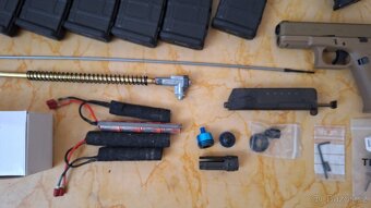 AR-15, Glock 19X - 11