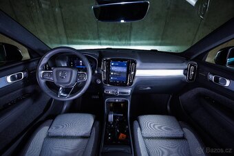 Volvo XC40 B3 Plus Bright 2023, len 25 000 km, HK hudba, DPH - 11